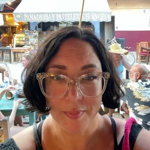 Meet your Posher, Cynthia